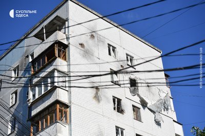 «Машина посічена шрапнеллю»: РФ атакувала житловий будинок в Одесі «Машина посічена шрапнеллю»: РФ атакувала житловий будинок в Одесі
