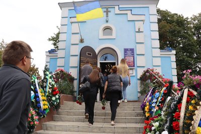 В Охтирці поховали військовослужбовця Олександра Павліченка В Охтирці поховали військовослужбовця Олександра Павліченка