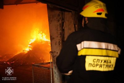 В Одесі сталась пожежа на складі В Одесі сталась пожежа на складі
