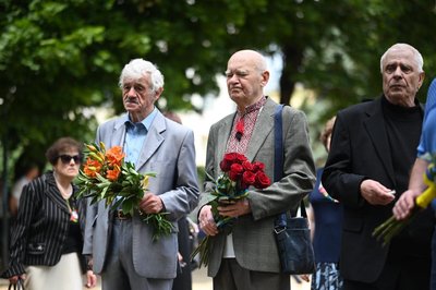 В Ужгороді вшанували пам'ять жертв політичних репресій В Ужгороді вшанували пам'ять жертв політичних репресій