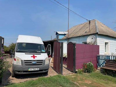Волонтери Червоного Хреста евакуювали жінку з 5-кілометрової прикордонної зони на Сумщині