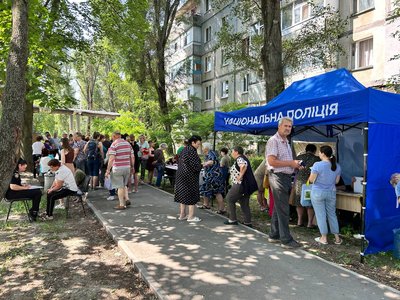 "Дитина бігла, а за нею слідом вибухова хвиля винесла двері" — жителі Павлограда про нічну атаку РФ на місто "Дитина бігла, а за нею слідом вибухова хвиля винесла двері" — жителі Павлограда про нічну атаку РФ на місто