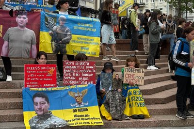 У Києві відбулася акція на підтримку полонених та зниклих безвісти У Києві відбулася акція на підтримку полонених та зниклих безвісти