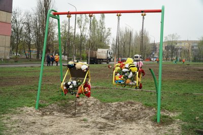 Ракетний удар по Кривому Рогу 4 квітня: що нині відбувається на місці атаки. Фоторепортаж
