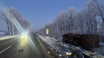 На Черкащині легковик в'їхав у вантажівку: водій загинув, пасажири — у лікарні На Черкащині легковик в'їхав у вантажівку: водій загинув, пасажири — у лікарні