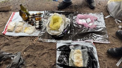 Наркотики на мільйон гривень щомісяця: на Черкащині викрили злочинну групу Наркотики на мільйон гривень щомісяця: на Черкащині викрили злочинну групу