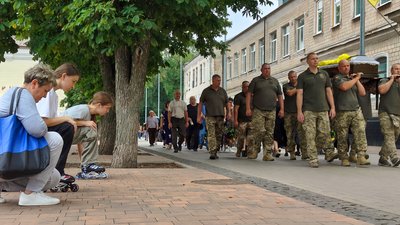 Сімох захисників провели в останню путь на Чернігівщині 18 липня Сімох захисників провели в останню путь на Чернігівщині 18 липня