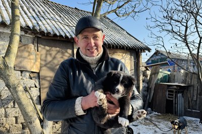 "Не складаємо руки, живемо далі": як виживають у Великій Писарівці на Сумщині "Не складаємо руки, живемо далі": як виживають у Великій Писарівці на Сумщині