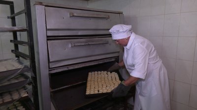 Чотири тисячі проскур за день: як у Рівному печуть літургійний хліб