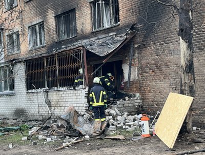 "Не думала, що в цю чотириповерхівку колись прилетить": Черкаси долають наслідки атаки "шахедів" "Не думала, що в цю чотириповерхівку колись прилетить": Черкаси долають наслідки атаки "шахедів"