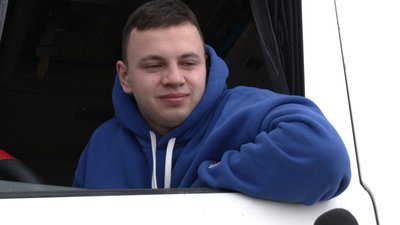 За перші 12 годин роботи кордон перетнули 50 вантажівок: репортаж з ПП "Угринів-Долгобичув" За перші 12 годин роботи кордон перетнули 50 вантажівок: репортаж з ПП "Угринів-Долгобичув"