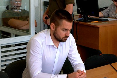 Водія, який на смерть збив 14-річну дівчинку на Одещині, взяли під варту. Матір каже про погрози Водія, який на смерть збив 14-річну дівчинку на Одещині, взяли під варту. Матір каже про погрози