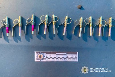 На Черкащині поліція затримала чоловіка, який погрожував гранатою перехожим