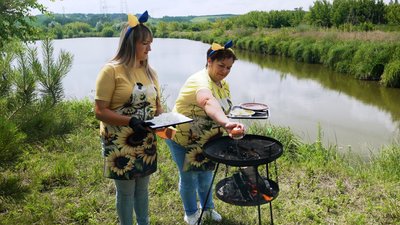 «Їхати за кислинкою на море, коли вона росте в Повчанському садку?»: рецепт борщу з порічками від господинь Дубенщини «Їхати за кислинкою на море, коли вона росте в Повчанському садку?»: рецепт борщу з порічками від господинь Дубенщини