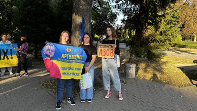 "Моє серце у полоні": у Полтаві відбулась акція в підтримку військовополонених "Моє серце у полоні": у Полтаві відбулась акція в підтримку військовополонених