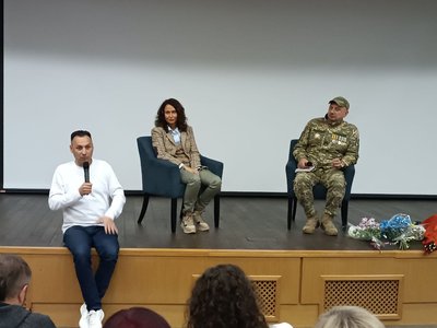 "Точка зцілення." У Дніпрі відбулася прем'єра документальної стрічки про адаптацію ветерана через мистецтво "Точка зцілення." У Дніпрі відбулася прем'єра документальної стрічки про адаптацію ветерана через мистецтво