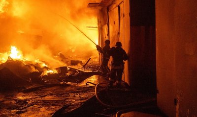 Пожежу, яка виникла через російський обстріл, ліквідували Пожежу, яка виникла через російський обстріл, ліквідували