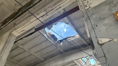 Тролейбусне депо у Харкові, яке пошкодили російські "Шахеди", 30 травня 2025 року Тролейбусне депо у Харкові, яке пошкодили російські "Шахеди", 30 травня 2025 року
