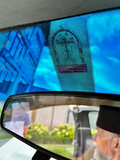 Житомирські священники відправляють на фронт автівку та збирають гроші ще на одну Житомирські священники відправляють на фронт автівку та збирають гроші ще на одну