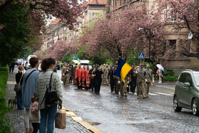 В Ужгороді попрощалися із захисником Сергієм Готрою В Ужгороді попрощалися із захисником Сергієм Готрою