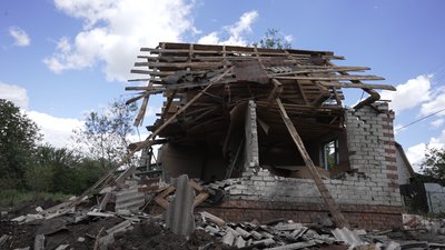 "Чоловік мене собою накрив, коли посипалось скло": жителі Чернігова розповіли про наслідки масованої атаки РФ на місто
