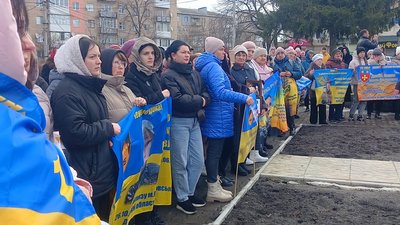 "Символ віри у повернення додому": у Тальному на Черкащині з'явилося "Дерево надії" "Символ віри у повернення додому": у Тальному на Черкащині з'явилося "Дерево надії"