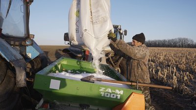 На Вінниччині завершують підживлення озимини На Вінниччині завершують підживлення озимини