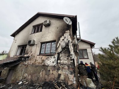 "Стеля впала прямо на колиску". Що відбувається на місці атаки РФ на Дніпро "Стеля впала прямо на колиску". Що відбувається на місці атаки РФ на Дніпро
