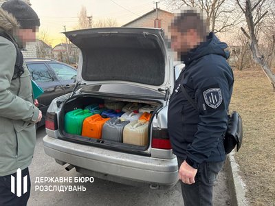 Ймовірно викрали понад 100 тонн дизельного пального, яке призначалось ЗСУ: підозрюють групу людей, серед яких військові Ймовірно викрали понад 100 тонн дизельного пального, яке призначалось ЗСУ: підозрюють групу людей, серед яких військові