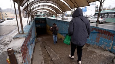 "Я впала, всі торби мокрі": у Чернігові підтопило перехід біля ринку "Бойова", що кажуть місцеві та балансоутримувач "Я впала, всі торби мокрі": у Чернігові підтопило перехід біля ринку "Бойова", що кажуть місцеві та балансоутримувач