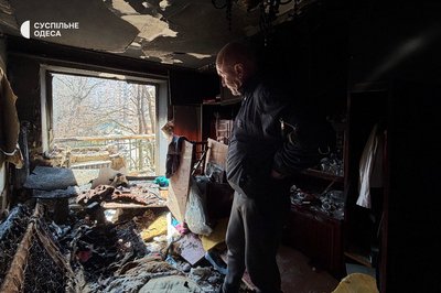 "Вилазили з пожежі через вікно": що розповіли очевидці атаки РФ на Одесу "Вилазили з пожежі через вікно": що розповіли очевидці атаки РФ на Одесу