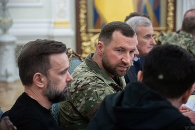 Голова Служби безпеки України Євгеній Хмара (в центрі) під час засідання Ради національної безпеки і оборони України щодо затвердження стратегії з підготовки до наступної зими, зокрема захисту та відновлення енергообʼєктів. Київ, 3 березня 2026 року Голова Служби безпеки України Євгеній Хмара (в центрі) під час засідання Ради національної безпеки і оборони України щодо затвердження стратегії з підготовки до наступної зими, зокрема захисту та відновлення енергообʼєктів. Київ, 3 березня 2026 року
