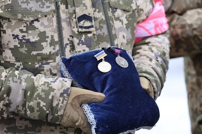На щиті: в місті на Черкащині попрощалися із захисником На щиті: в місті на Черкащині попрощалися із захисником