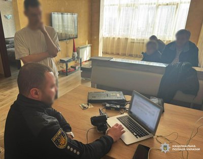 Столичні правоохоронці повідомили, що викрили підпільне казино, яке щомісяця заробляло мільйон гривень Столичні правоохоронці повідомили, що викрили підпільне казино, яке щомісяця заробляло мільйон гривень