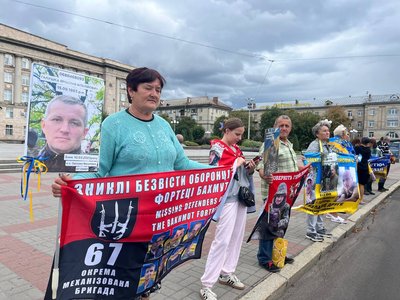 «Маємо за них боротися»: у Черкасах провели акцію на підтримку полонених та зниклих безвісти «Маємо за них боротися»: у Черкасах провели акцію на підтримку полонених та зниклих безвісти