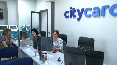 У Хмельницькому відновили безготівкову оплату за проїзд в тролейбусах: як тепер можна платити