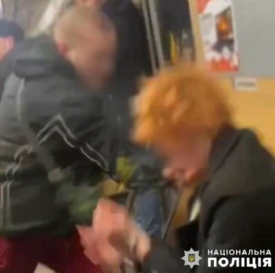 Бійка в київському метро: поліція розшукала двох молодиків Бійка в київському метро: поліція розшукала двох молодиків