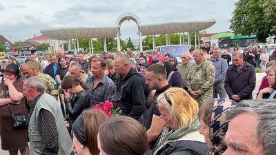 Із 29-річним навідником Романом Літвинюком попрощалися у Володимирецькій громаді на Рівненщині Із 29-річним навідником Романом Літвинюком попрощалися у Володимирецькій громаді на Рівненщині