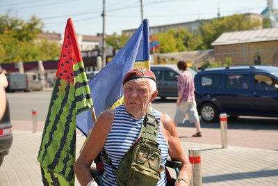 До Сум приїхав 77-річний волонтер Григорій Янченко, який збирає гроші на потреби української армії До Сум приїхав 77-річний волонтер Григорій Янченко, який збирає гроші на потреби української армії