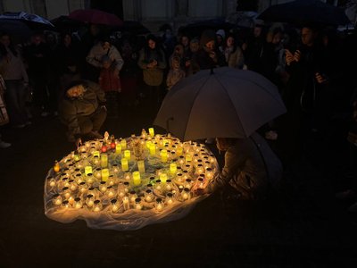Львів'яни запалили свічки в пам'ять про померлих дітей Львів'яни запалили свічки в пам'ять про померлих дітей