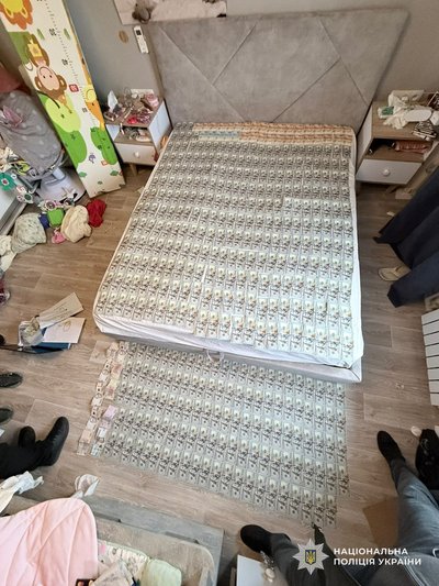 Наркотики в електронних цигарках та в желейних цукерках: на Дніпропетровщині поліцейські викрили групу наркозбувачів Наркотики в електронних цигарках та в желейних цукерках: на Дніпропетровщині поліцейські викрили групу наркозбувачів