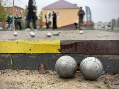У Калинівці на Вінниччині відкрили майданчик для гри в петанк, де відбувся ветеранський турнір У Калинівці на Вінниччині відкрили майданчик для гри в петанк, де відбувся ветеранський турнір