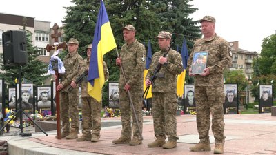 З 33-річним солдатом Юрієм Панасюком попрощалися у Рівному З 33-річним солдатом Юрієм Панасюком попрощалися у Рівному