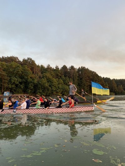 Веслування на драгонботах: як тренуються житомирські спортсмени на човнах "Дракон" Веслування на драгонботах: як тренуються житомирські спортсмени на човнах "Дракон"