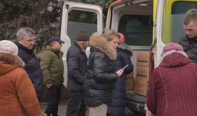 "Виїжджають цілими сім'ями". Як живуть люди у Межовій на Дніпропетровщині, що за 19 кілометрів від лінії фронту "Виїжджають цілими сім'ями". Як живуть люди у Межовій на Дніпропетровщині, що за 19 кілометрів від лінії фронту