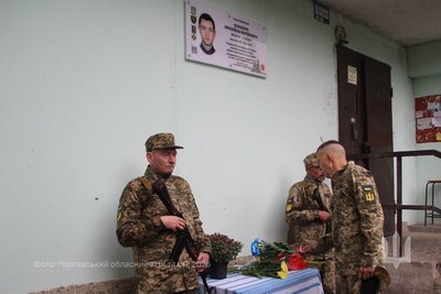 У Полтаві відкрили меморіальні дошки на честь двох загиблих військових У Полтаві відкрили меморіальні дошки на честь двох загиблих військових
