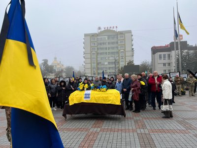 Був бойовим медиком: попрощались з військовим Русланом Гловою у Рівному Був бойовим медиком: попрощались з військовим Русланом Гловою у Рівному