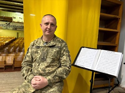 "Зустрічають невесело — проводжають добре", — Валентин Корінець, артист оркестру 199 навчального центру ДШВ "Зустрічають невесело — проводжають добре", — Валентин Корінець, артист оркестру 199 навчального центру ДШВ
