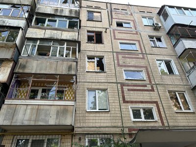 Російські війська вдарили по багатоповерхівці у Нікополі: троє поранених Російські війська вдарили по багатоповерхівці у Нікополі: троє поранених