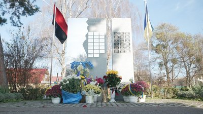 40 імен героїв: у Вінниці заклали алею квітучих дерев на честь загиблих випускників 40 імен героїв: у Вінниці заклали алею квітучих дерев на честь загиблих випускників